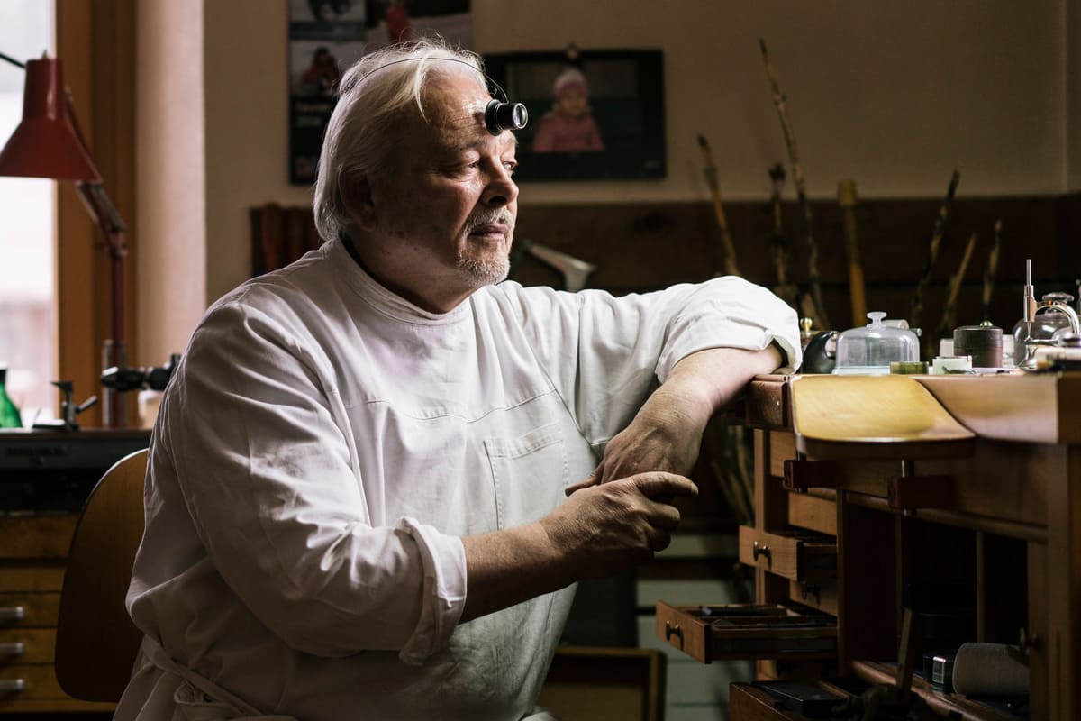 Philippe Dufour – horloger-collectionneur – passion et perfection Philippe Dufour, horloger suisse et collectionneur de montres rares, figure emblématique de l’horlogerie artisanale