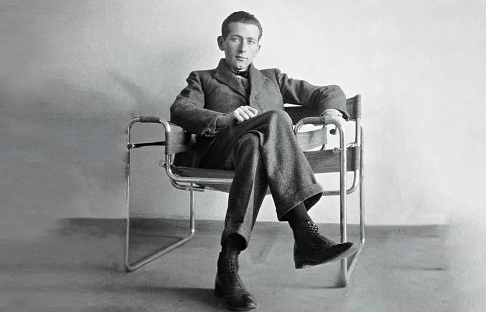 Comment reconnaître une chaise Marcel Breuer B32 – guide d’authentification Chaise B32 originale de Marcel Breuer, structure en tube d’acier et assise en cannage, design Bauhaus