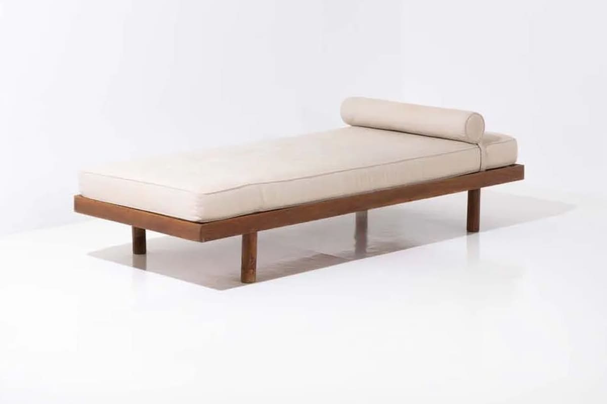 Lit Maison du Brésil – Charlotte Perriand – estimation et prix Lit Maison du Brésil en bois et structure tubulaire, design Charlotte Perriand pour la Cité Universitaire, années 1950