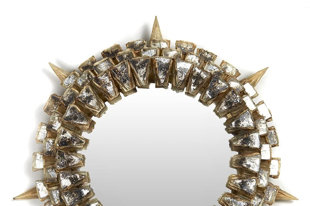 Miroir Tudor – Line Vautrin – estimation et prix Miroir Tudor en talosel de Line Vautrin, pièce décorative rare, estimation et valeur sur le marché de l’art