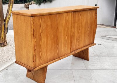 Bahut BCB n°2 en chêne et laque, design Charlotte Perriand, édition années 1950, modernisme français