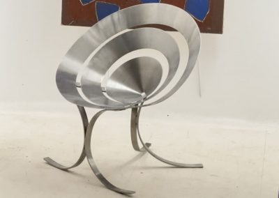 Chaise Anneaux en acier inoxydable poli, design Maria Pergay, création emblématique des années 1960