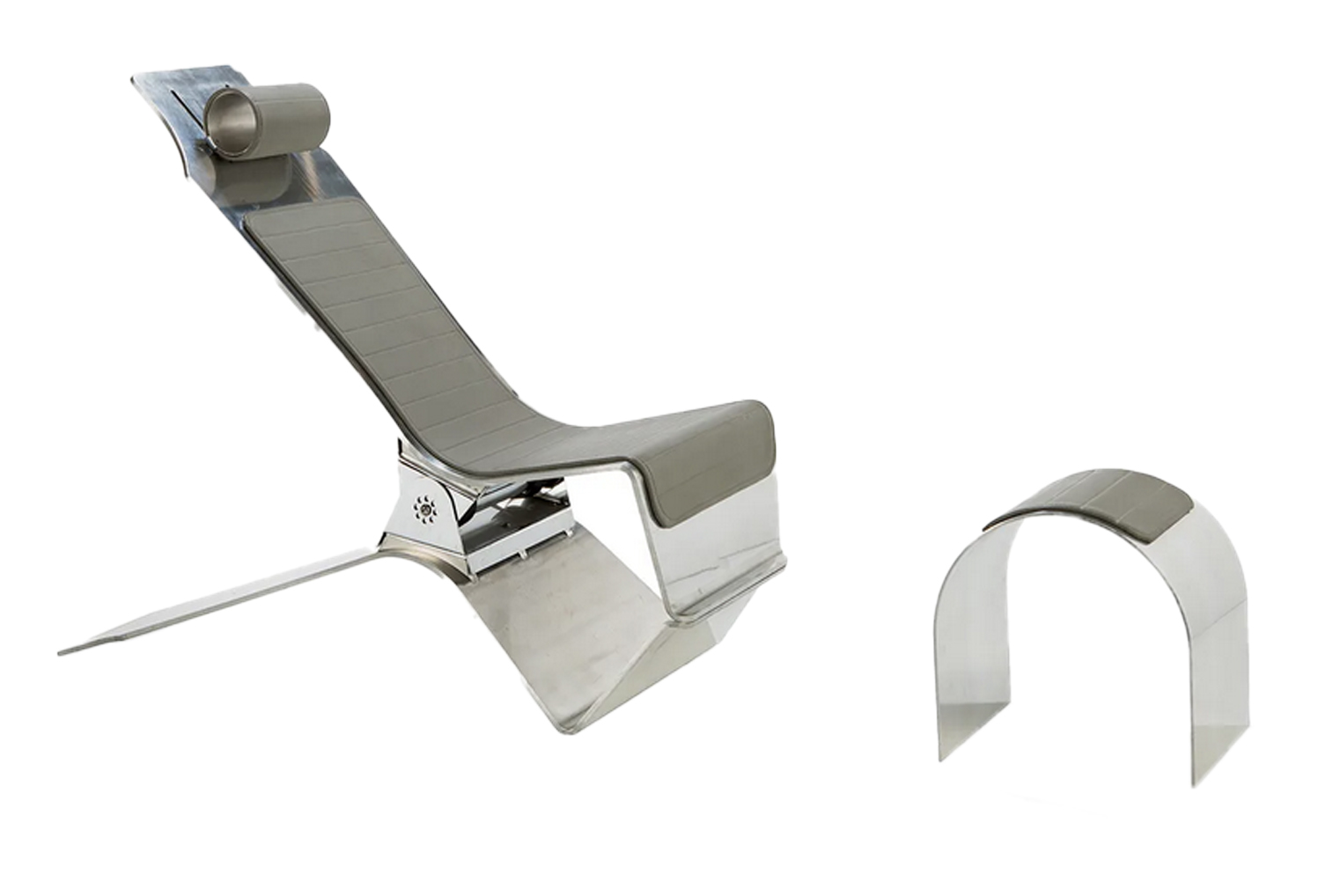 Chaise longue Pince sans rire en métal chromé par Yonel Lebovici, œuvre de design conceptuel
