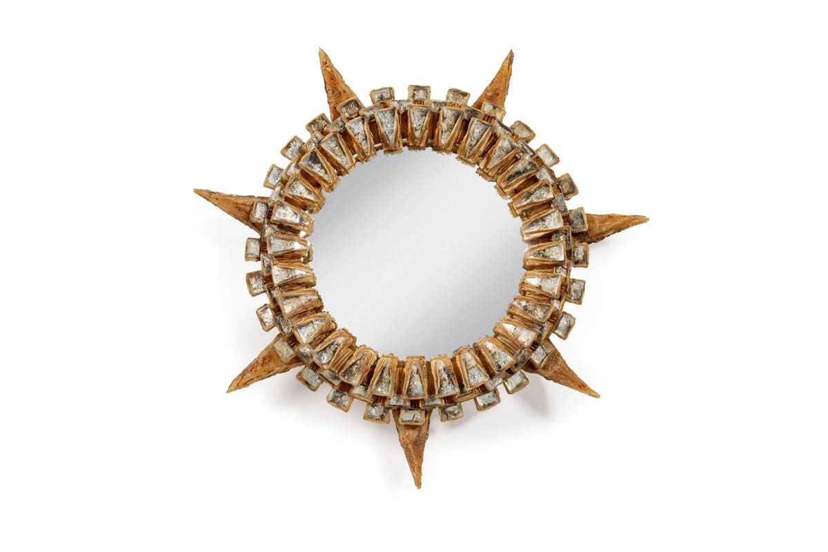Miroir Tudor en talosel de Line Vautrin, pièce décorative rare, estimation et valeur sur le marché de l’art